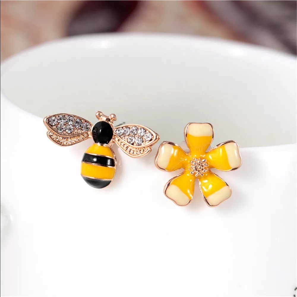 New Crystal Flower Bee  Earrings Studs - Picture 7 of 8